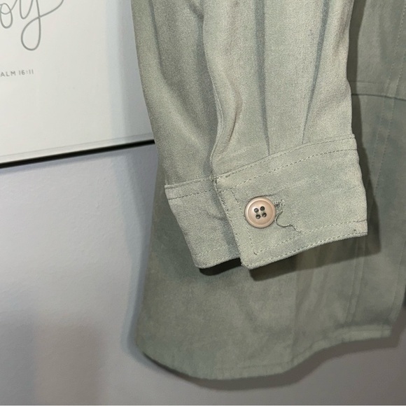 Sage Green Croft & Barrow Stretch Button Down Blouse - Picture 5 of 10